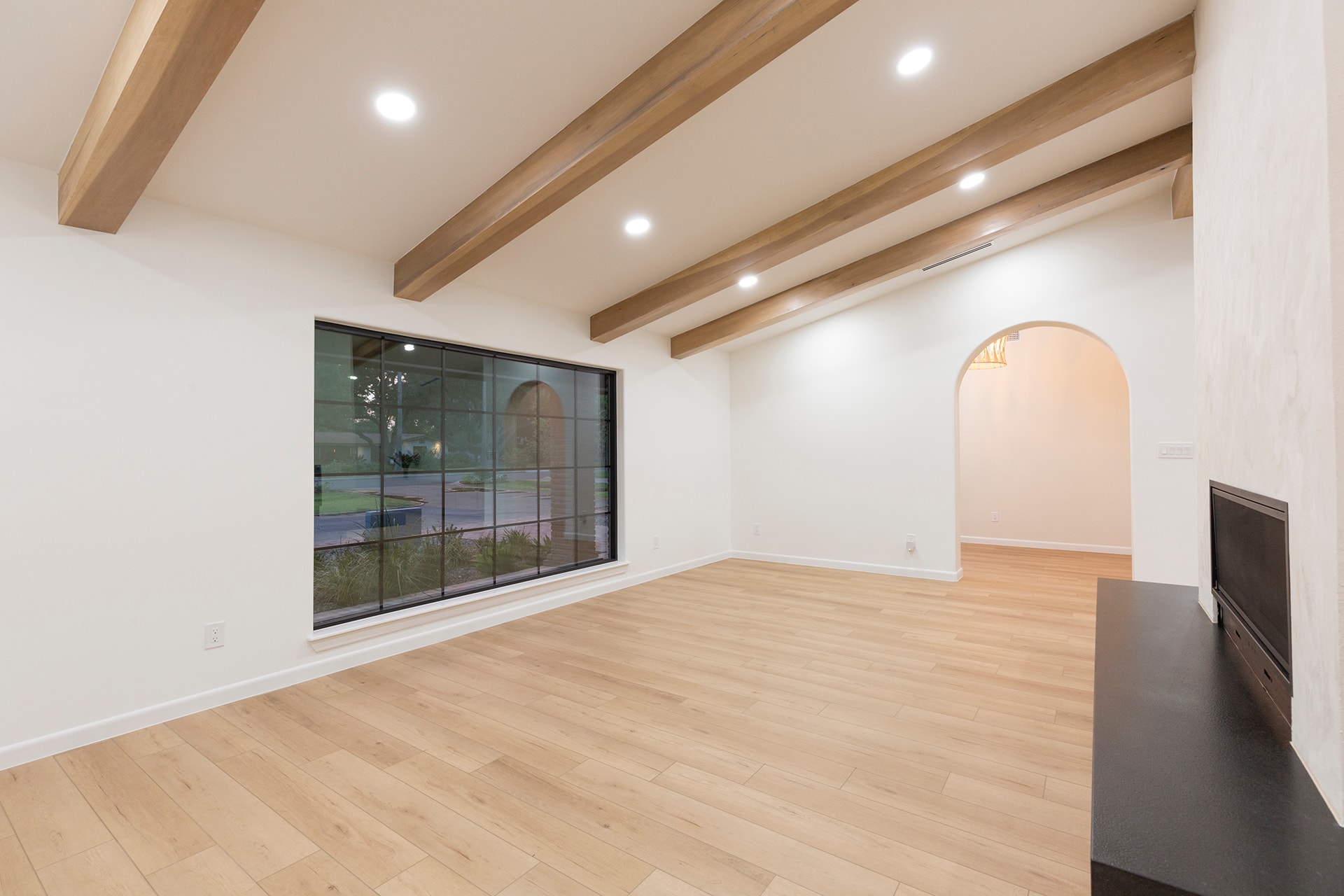 Modern living room with wooden beams and glass doors