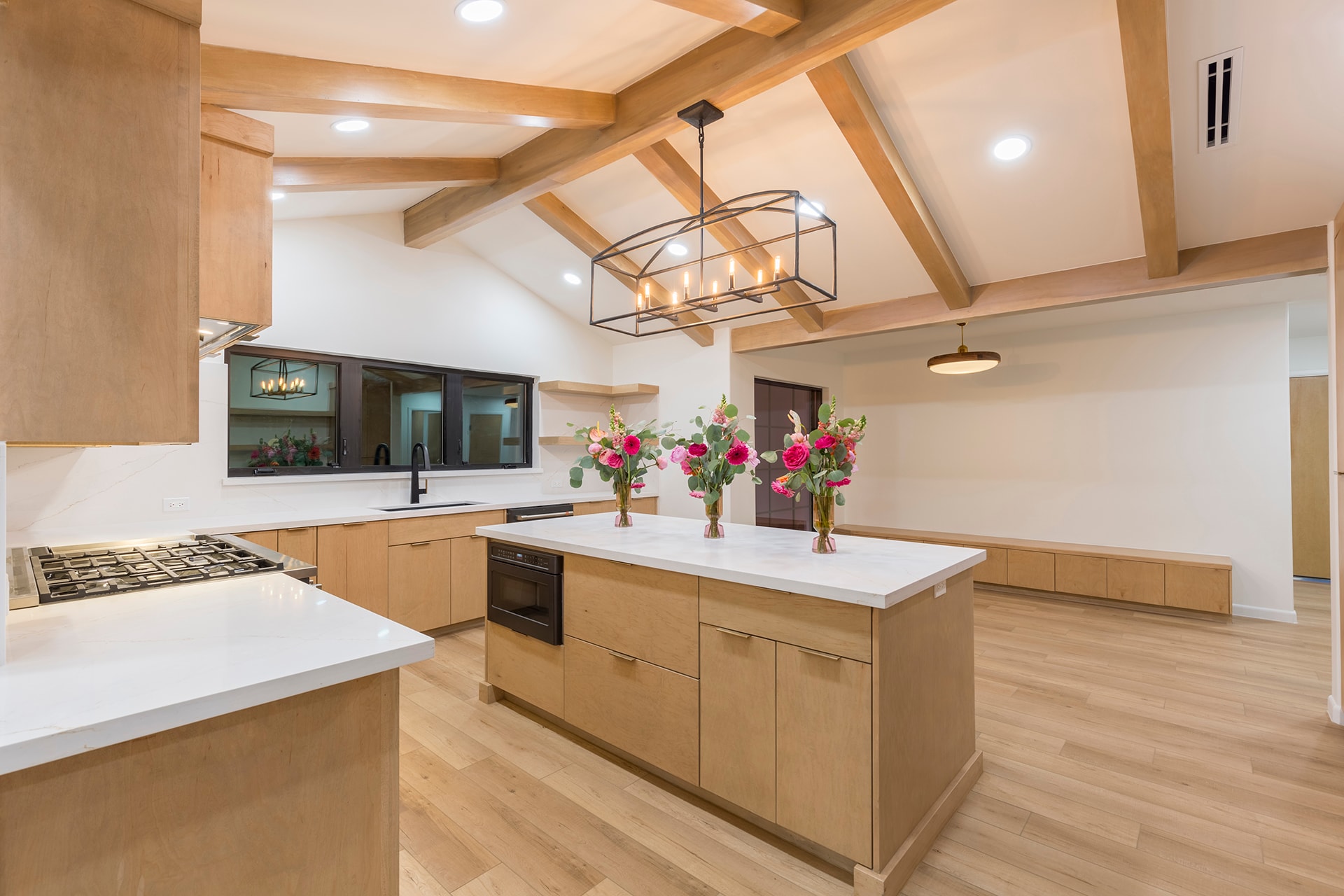Modern kitchen with wood beams and flowers